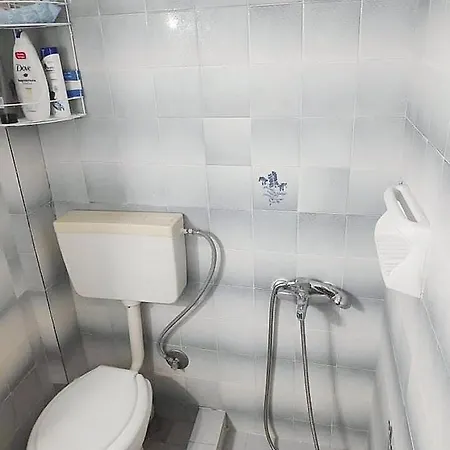 Maisonette With Garden& Parking Polichrono 度假居