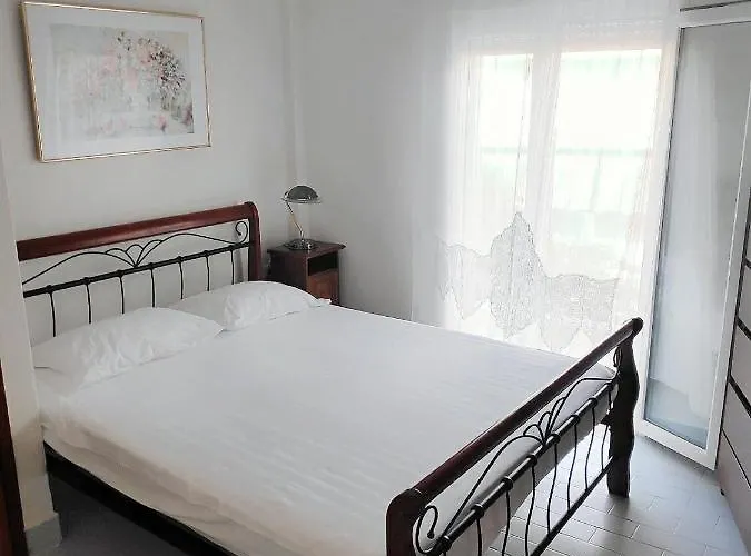 Ferienhaus Maisonette With Garden& Parking Polichrono *