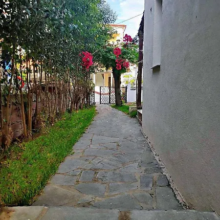 Maisonette With Garden& Parking Polichrono *