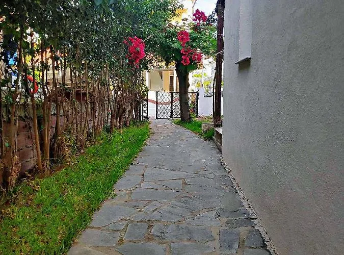 Maisonette With Garden& Parking Polichrono *